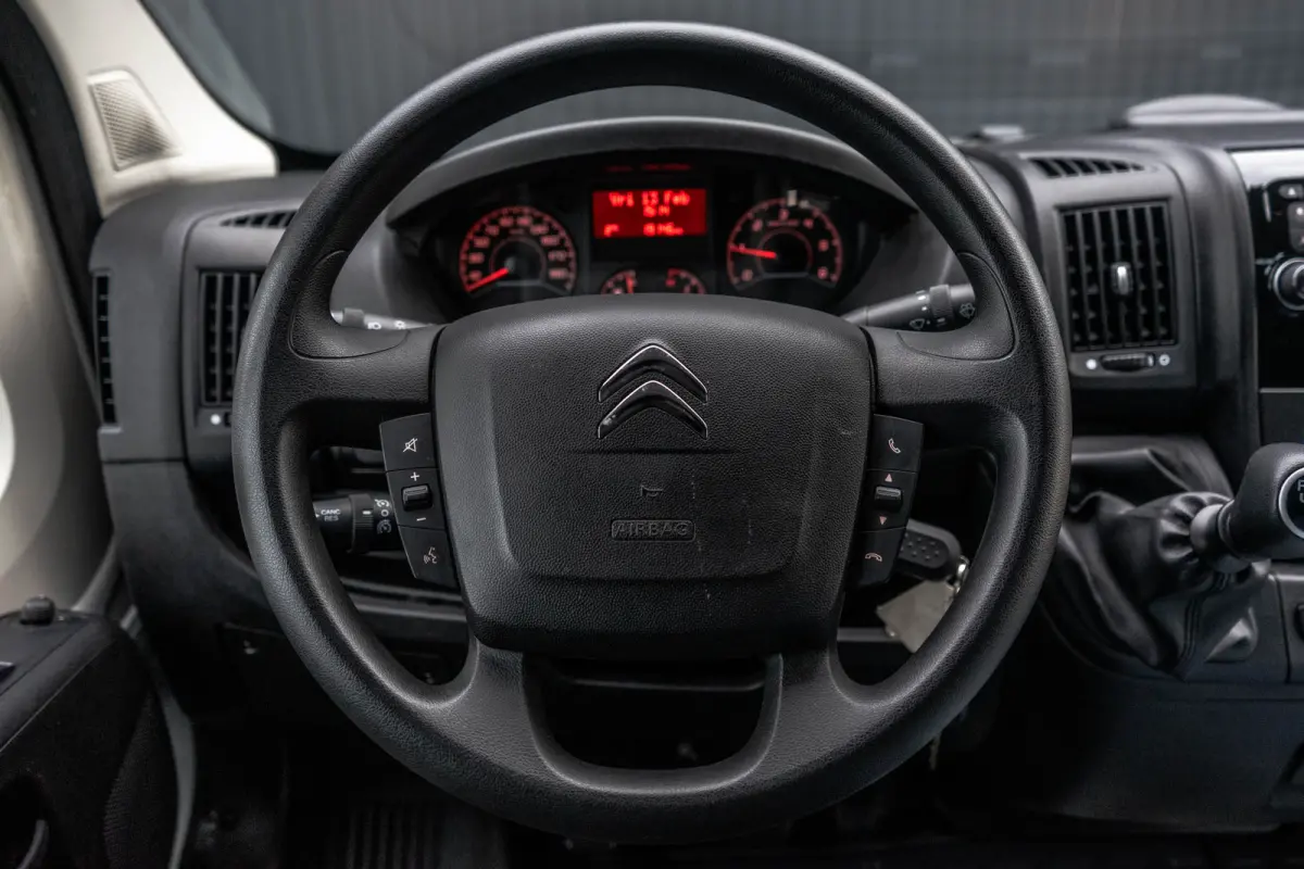 **2.0 BlueHDi | Bakwagen | Uniek laadsysteem | Camera | Cruise | Navi | Airco**