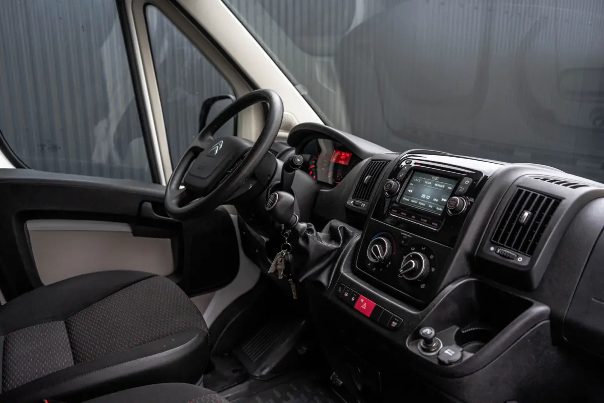 **2.0 BlueHDi | Bakwagen | Uniek laadsysteem | Camera | Cruise | Navi | Airco**