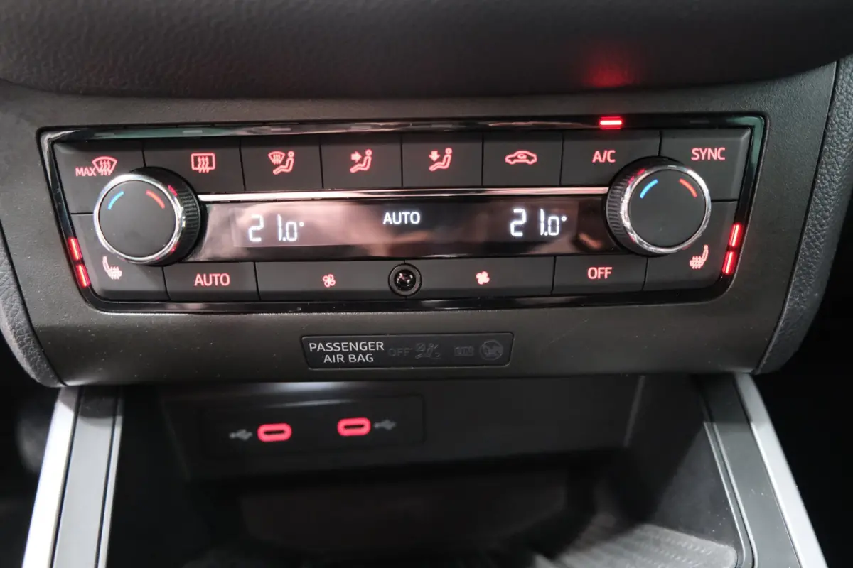 1.0 TSI FR Business Intense Plus - N.A.P. Airco, Navi, Carplay, Camera, Virtual Cockpit, Trekhaak.