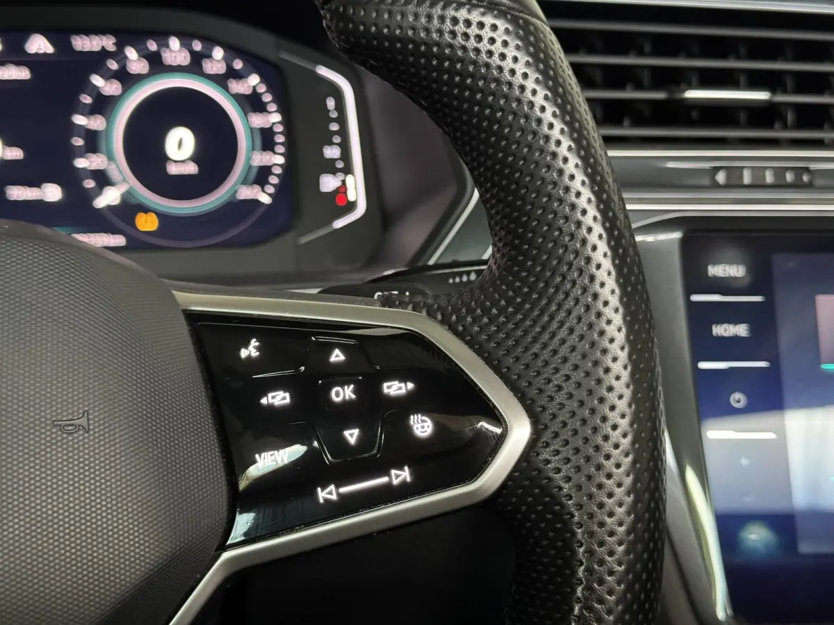 1.4 TSI eHybrid R-Line / Pano / 360 / Led /