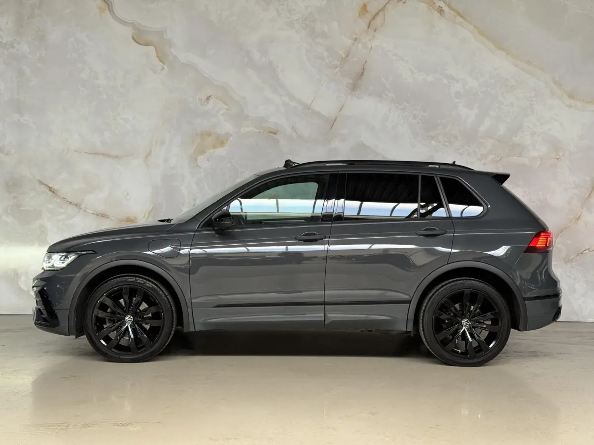1.4 TSI eHybrid R-Line / Pano / 360 / Led /