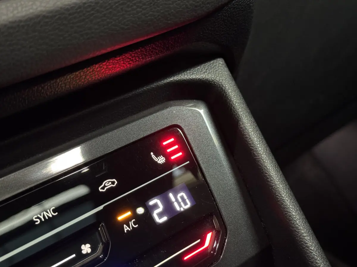 1.4 TSI eHybrid R-Line / Pano / 360 / Led /