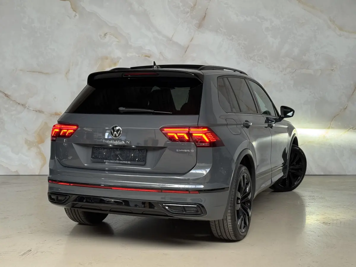1.4 TSI eHybrid R-Line / Pano / 360 / Led /
