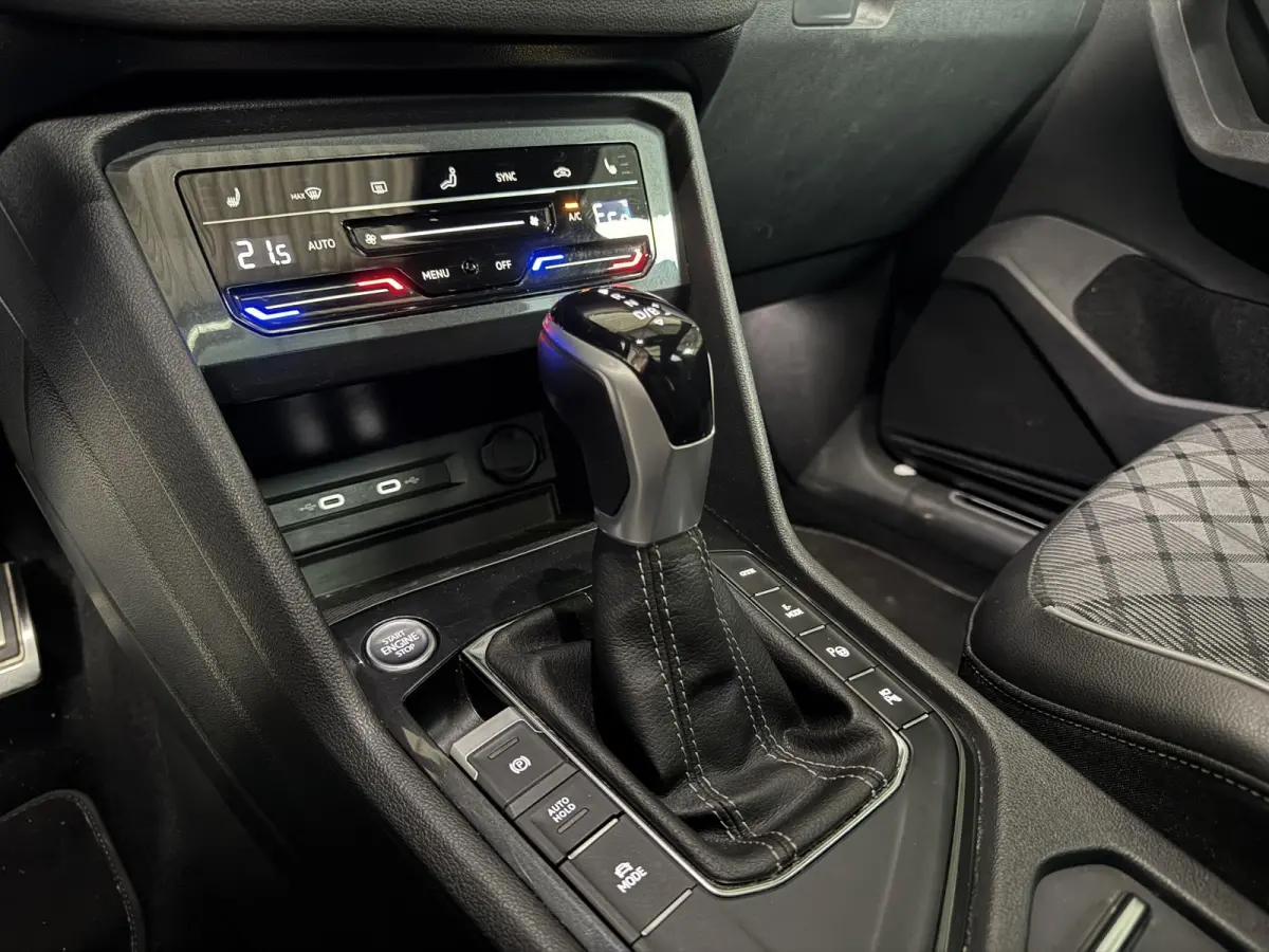 1.4 TSI eHybrid R-Line / Pano / 360 / Led /