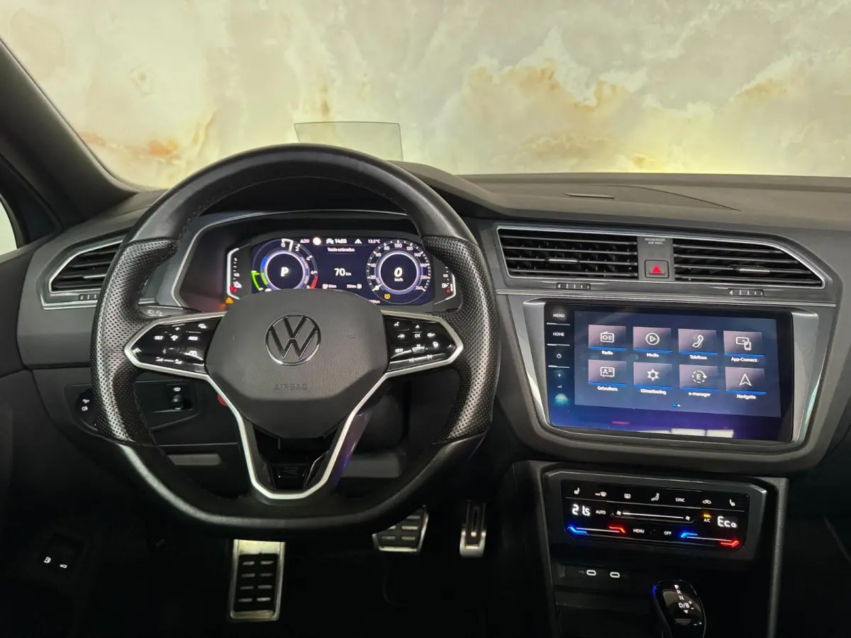1.4 TSI eHybrid R-Line / Pano / 360 / Led /