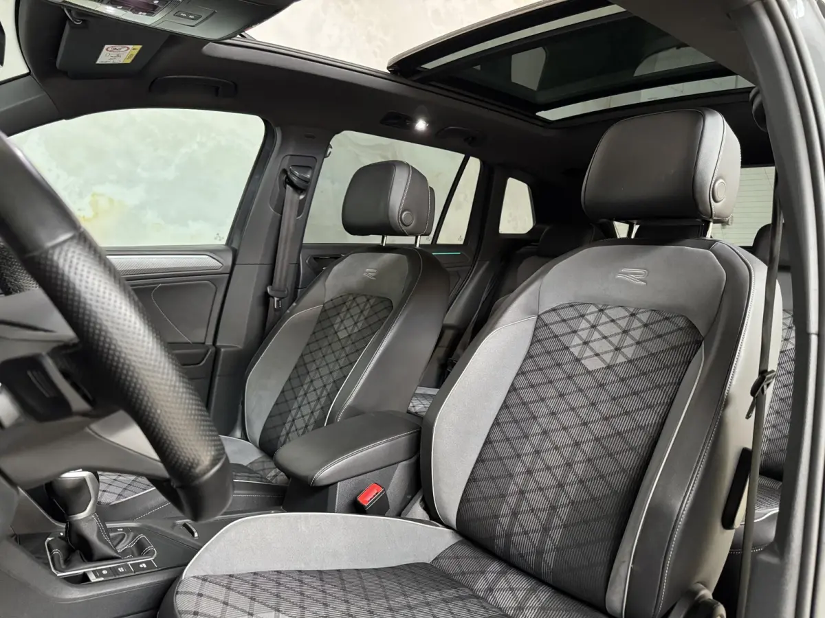 1.4 TSI eHybrid R-Line / Pano / 360 / Led /