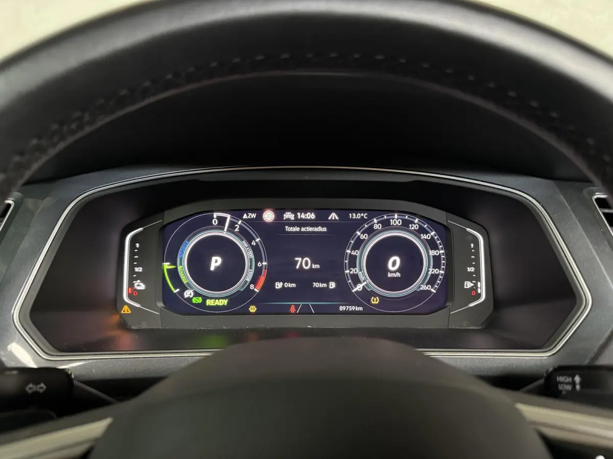 1.4 TSI eHybrid R-Line / Pano / 360 / Led /
