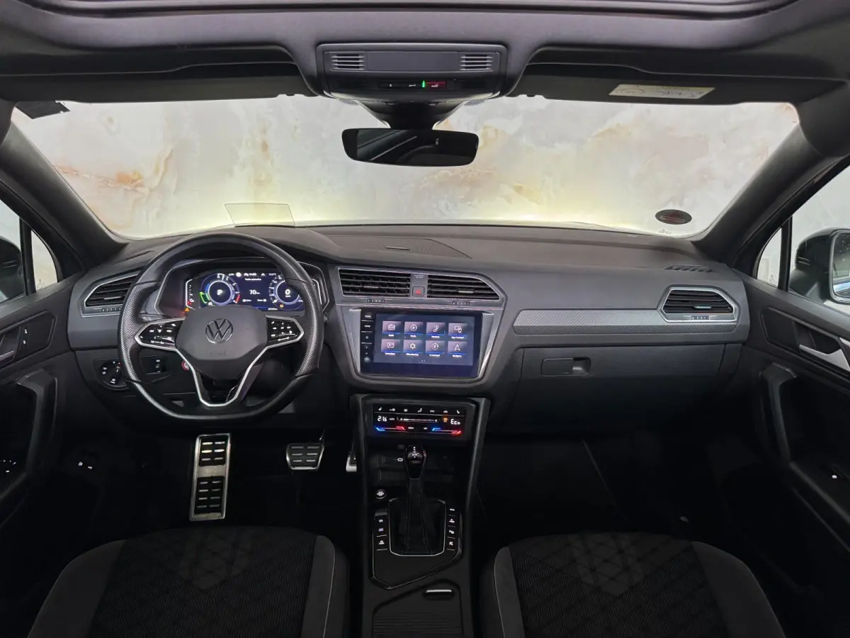 1.4 TSI eHybrid R-Line / Pano / 360 / Led /