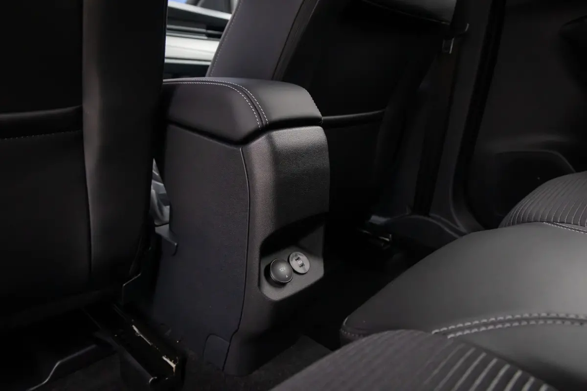 1.0 EcoBoost Sound Edition | High end B&O audio | Cruise adaptief | Matrix LED | Stuur/stoel/voorruit verwarming | Elektrisch bedienbare achterklep | Achteruitrijcamera | Afwijkende dakkleur