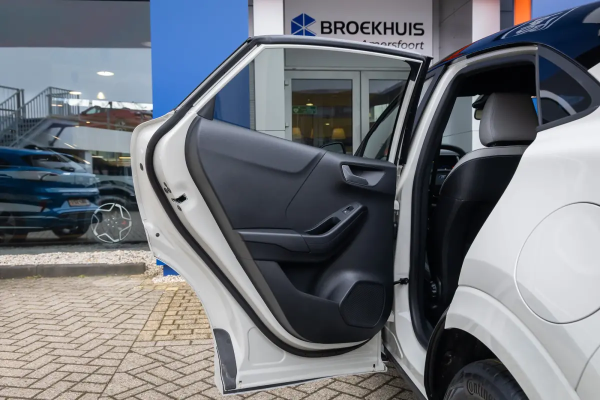 1.0 EcoBoost Sound Edition | High end B&O audio | Cruise adaptief | Matrix LED | Stuur/stoel/voorruit verwarming | Elektrisch bedienbare achterklep | Achteruitrijcamera | Afwijkende dakkleur