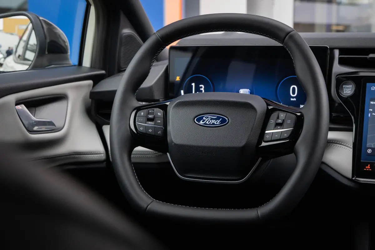 1.0 EcoBoost Sound Edition | High end B&O audio | Cruise adaptief | Matrix LED | Stuur/stoel/voorruit verwarming | Elektrisch bedienbare achterklep | Achteruitrijcamera | Afwijkende dakkleur