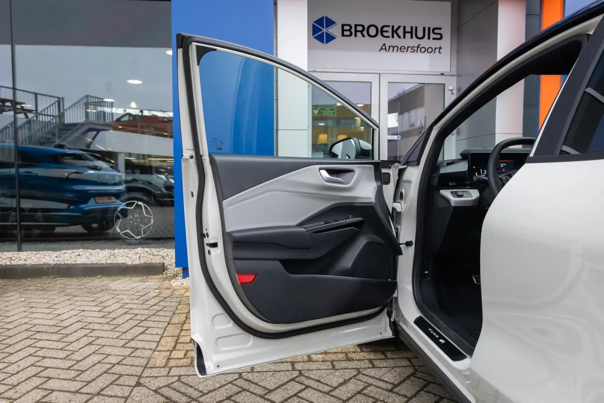 1.0 EcoBoost Sound Edition | High end B&O audio | Cruise adaptief | Matrix LED | Stuur/stoel/voorruit verwarming | Elektrisch bedienbare achterklep | Achteruitrijcamera | Afwijkende dakkleur