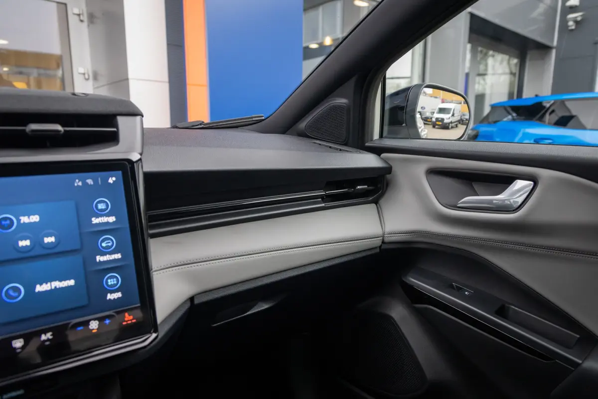 1.0 EcoBoost Sound Edition | High end B&O audio | Cruise adaptief | Matrix LED | Stuur/stoel/voorruit verwarming | Elektrisch bedienbare achterklep | Achteruitrijcamera | Afwijkende dakkleur