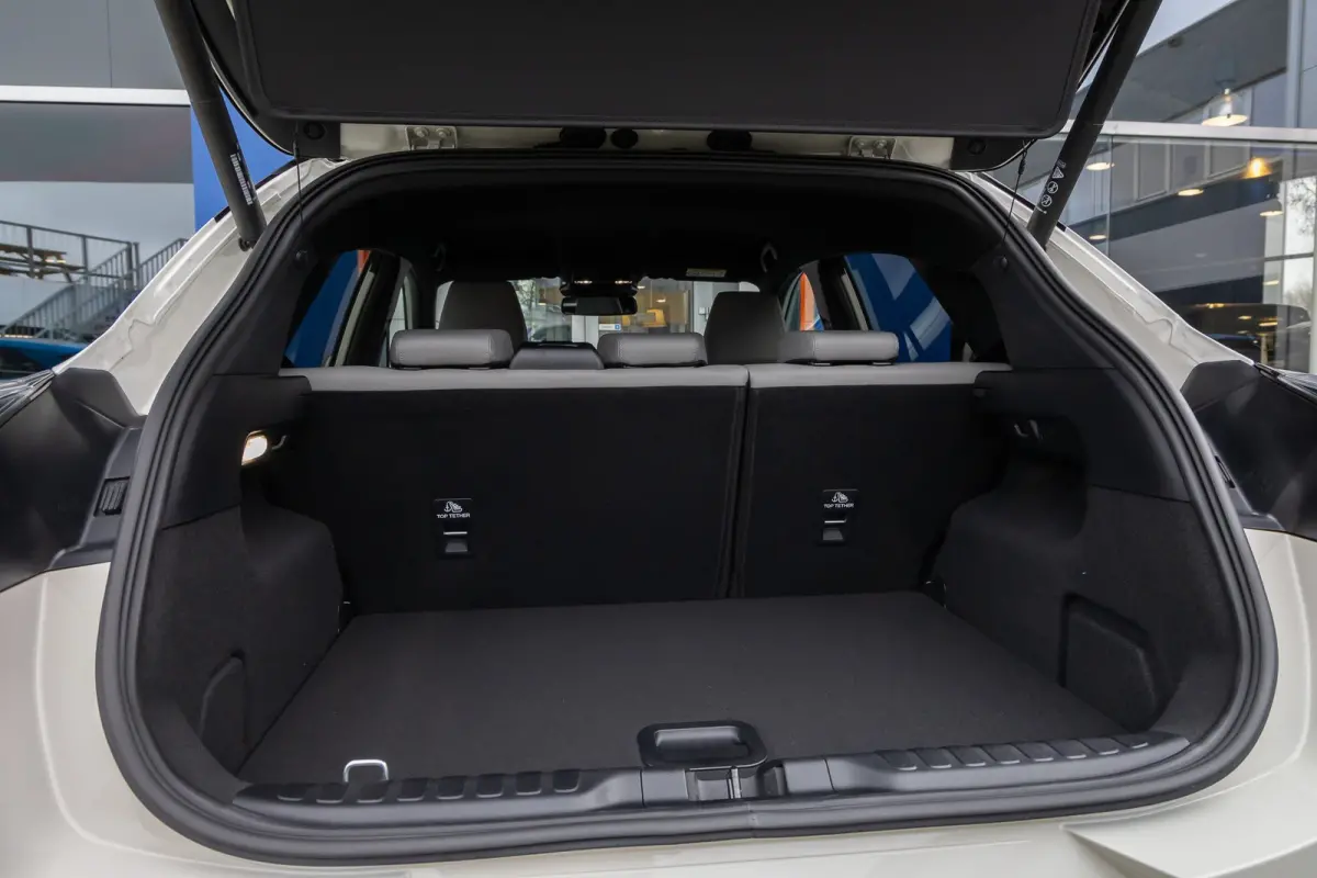 1.0 EcoBoost Sound Edition | High end B&O audio | Cruise adaptief | Matrix LED | Stuur/stoel/voorruit verwarming | Elektrisch bedienbare achterklep | Achteruitrijcamera | Afwijkende dakkleur