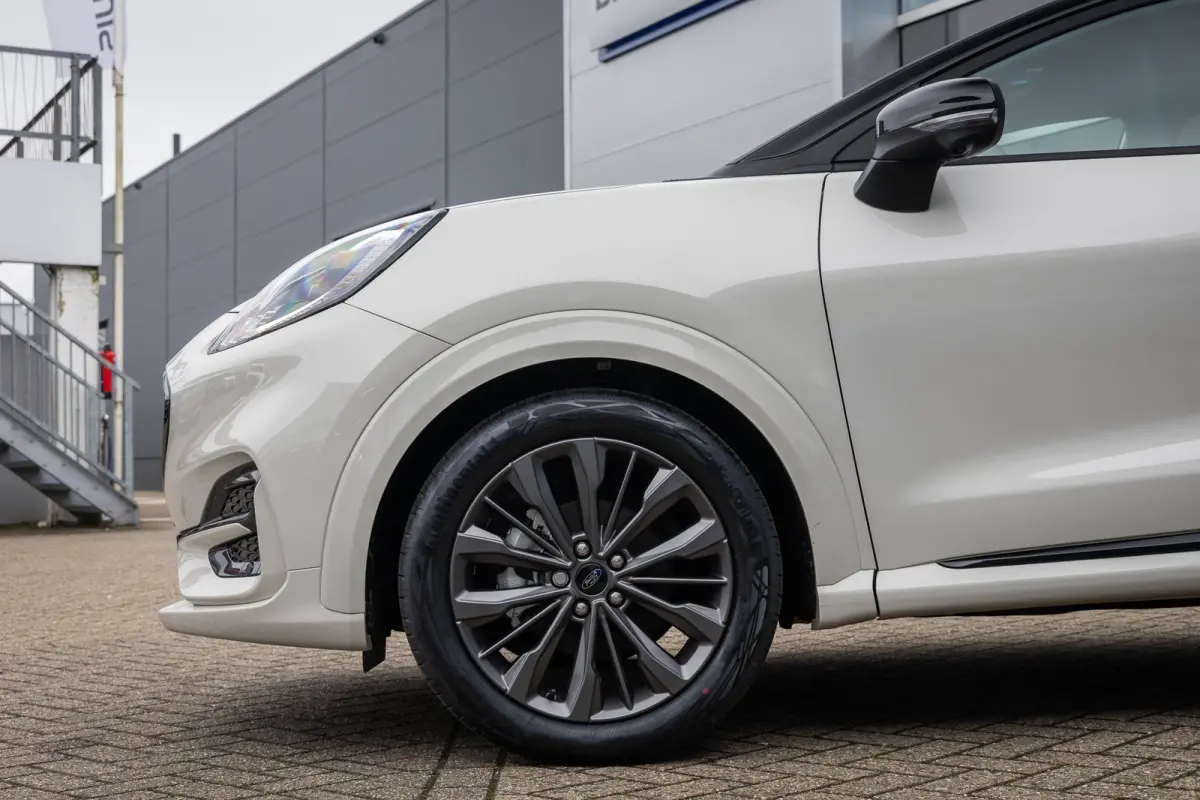 1.0 EcoBoost Sound Edition | High end B&O audio | Cruise adaptief | Matrix LED | Stuur/stoel/voorruit verwarming | Elektrisch bedienbare achterklep | Achteruitrijcamera | Afwijkende dakkleur