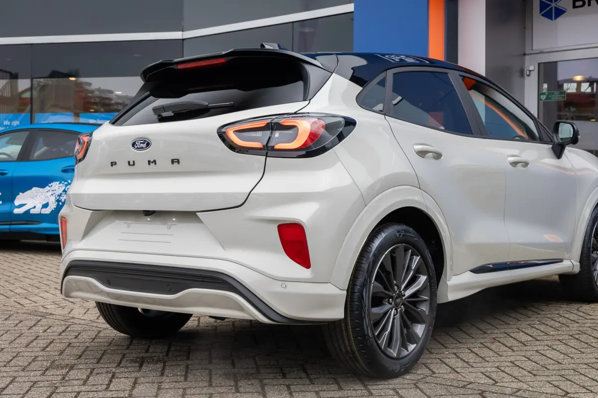 1.0 EcoBoost Sound Edition | High end B&O audio | Cruise adaptief | Matrix LED | Stuur/stoel/voorruit verwarming | Elektrisch bedienbare achterklep | Achteruitrijcamera | Afwijkende dakkleur