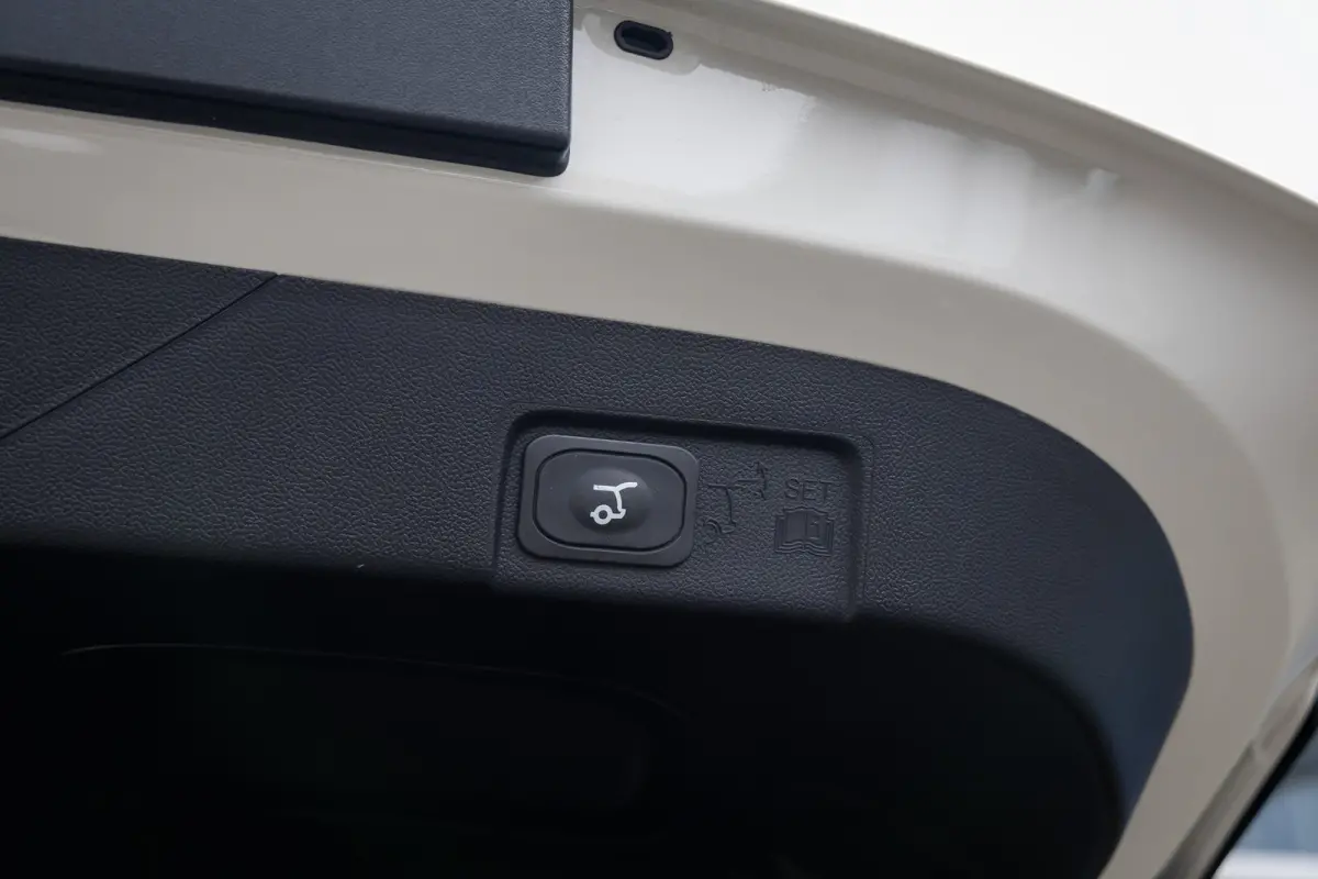 1.0 EcoBoost Sound Edition | High end B&O audio | Cruise adaptief | Matrix LED | Stuur/stoel/voorruit verwarming | Elektrisch bedienbare achterklep | Achteruitrijcamera | Afwijkende dakkleur