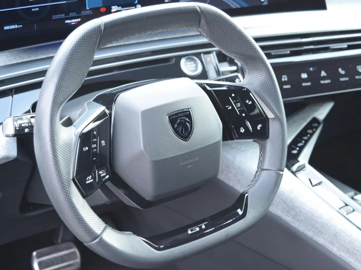 1.2 Hybrid 136 GT NAVIGATIE & CARPLAY | ACHTERUITRIJCAMERA MET SENSOREN | E.C.C. |