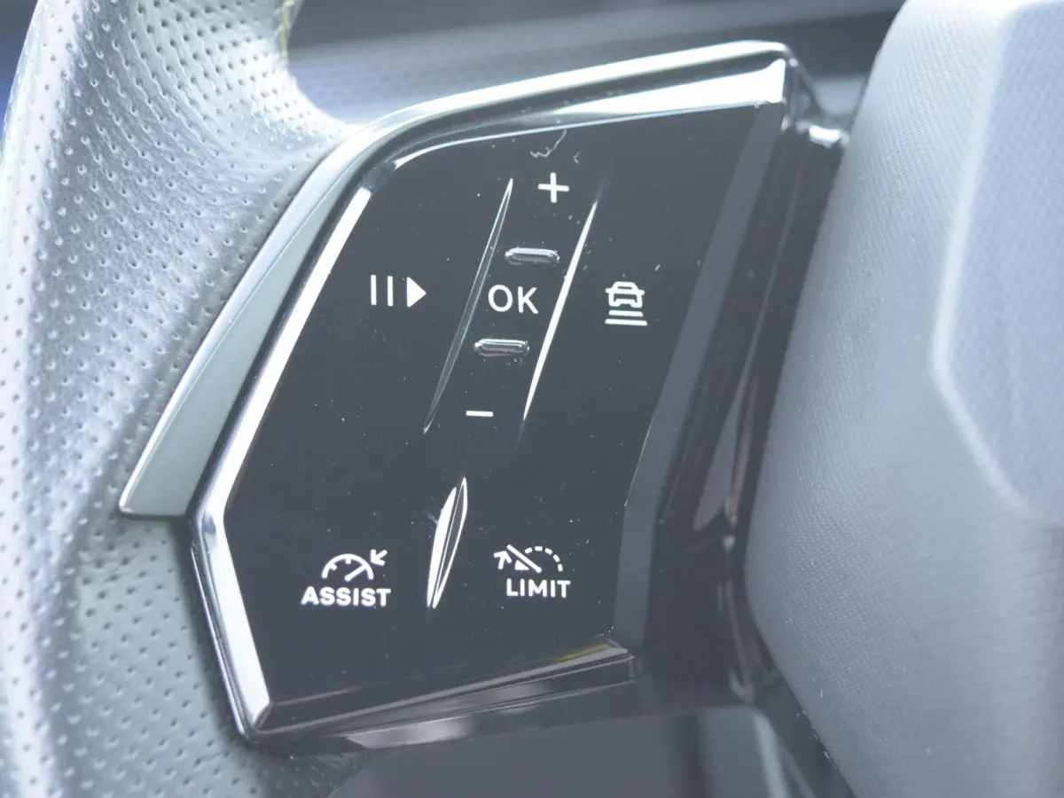 1.2 Hybrid 136 GT NAVIGATIE & CARPLAY | ACHTERUITRIJCAMERA MET SENSOREN | E.C.C. |