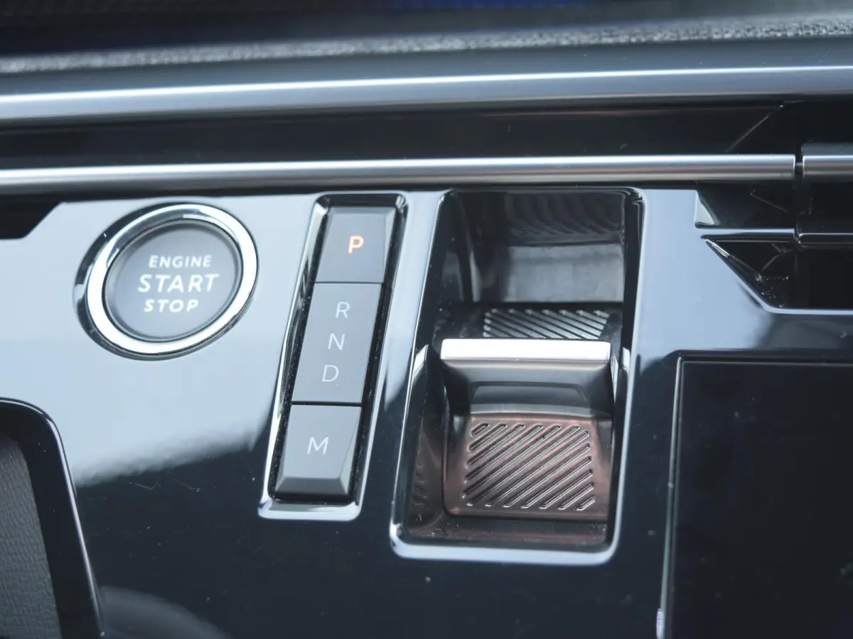 1.2 Hybrid 136 GT NAVIGATIE & CARPLAY | ACHTERUITRIJCAMERA MET SENSOREN | E.C.C. |