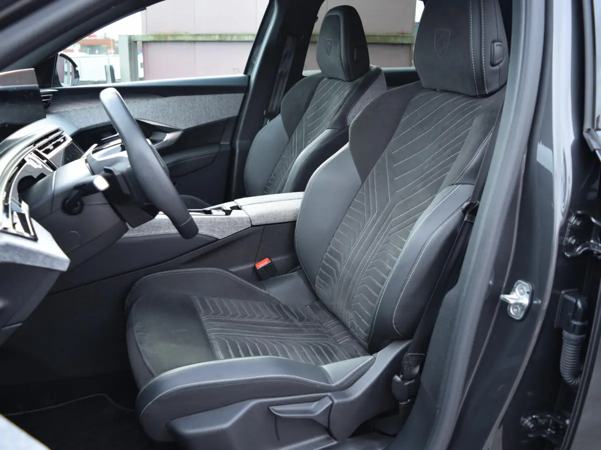 1.2 Hybrid 136 GT NAVIGATIE & CARPLAY | ACHTERUITRIJCAMERA MET SENSOREN | E.C.C. |