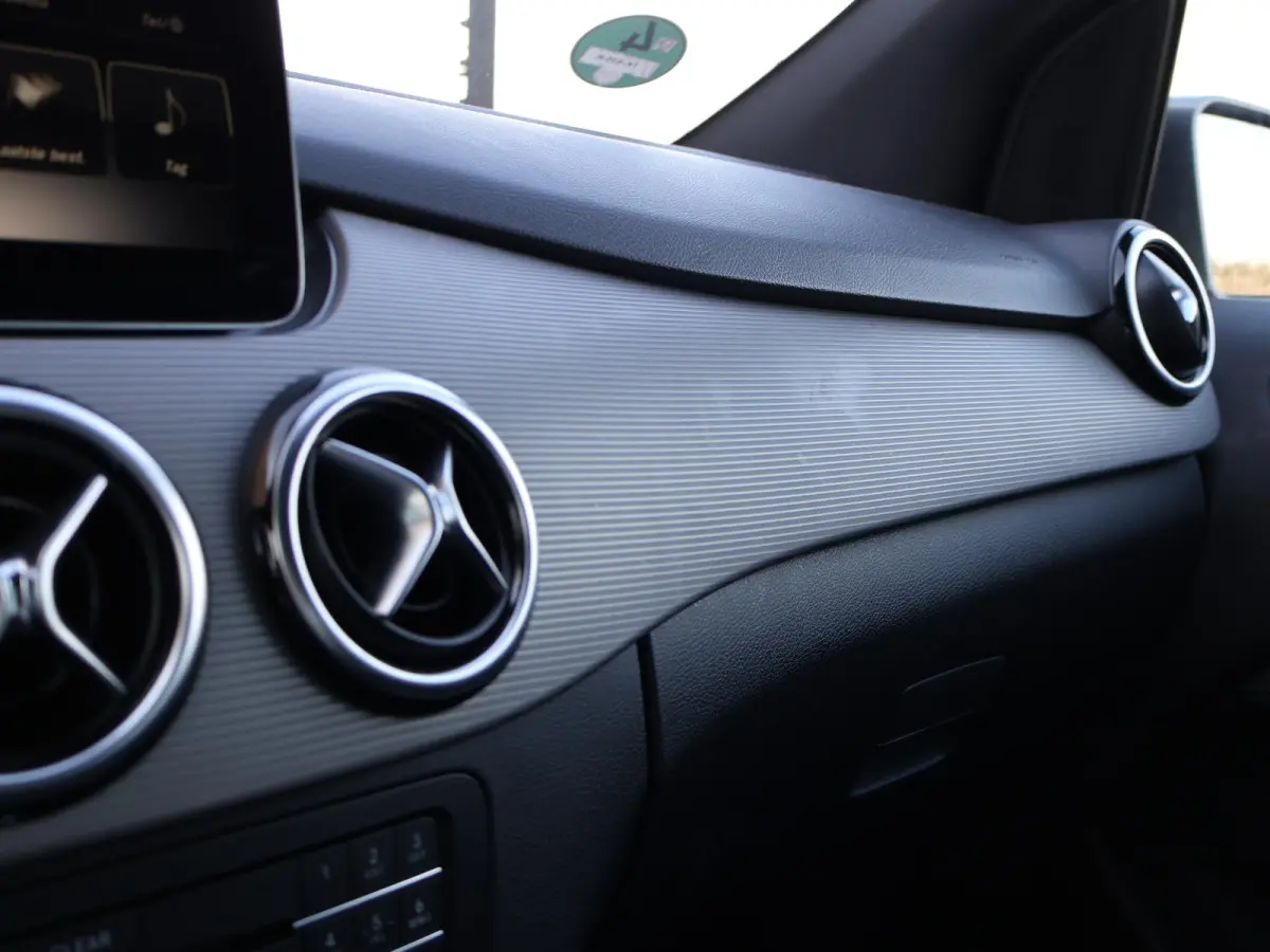 180 AUT. + 19 INCH LMV | TREKHAAK | LED | CAMERA | STOELVERW. | NAVIGATIE