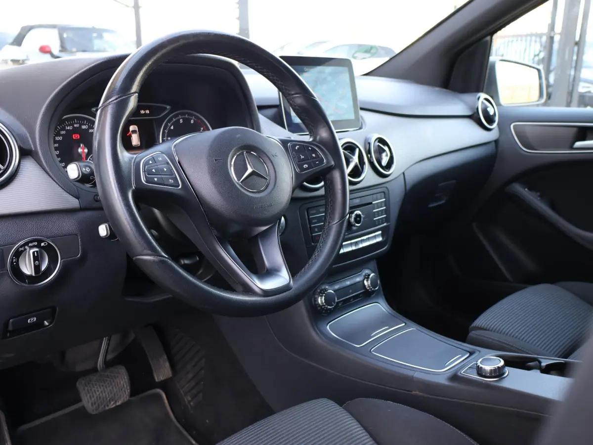 180 AUT. + 19 INCH LMV | TREKHAAK | LED | CAMERA | STOELVERW. | NAVIGATIE