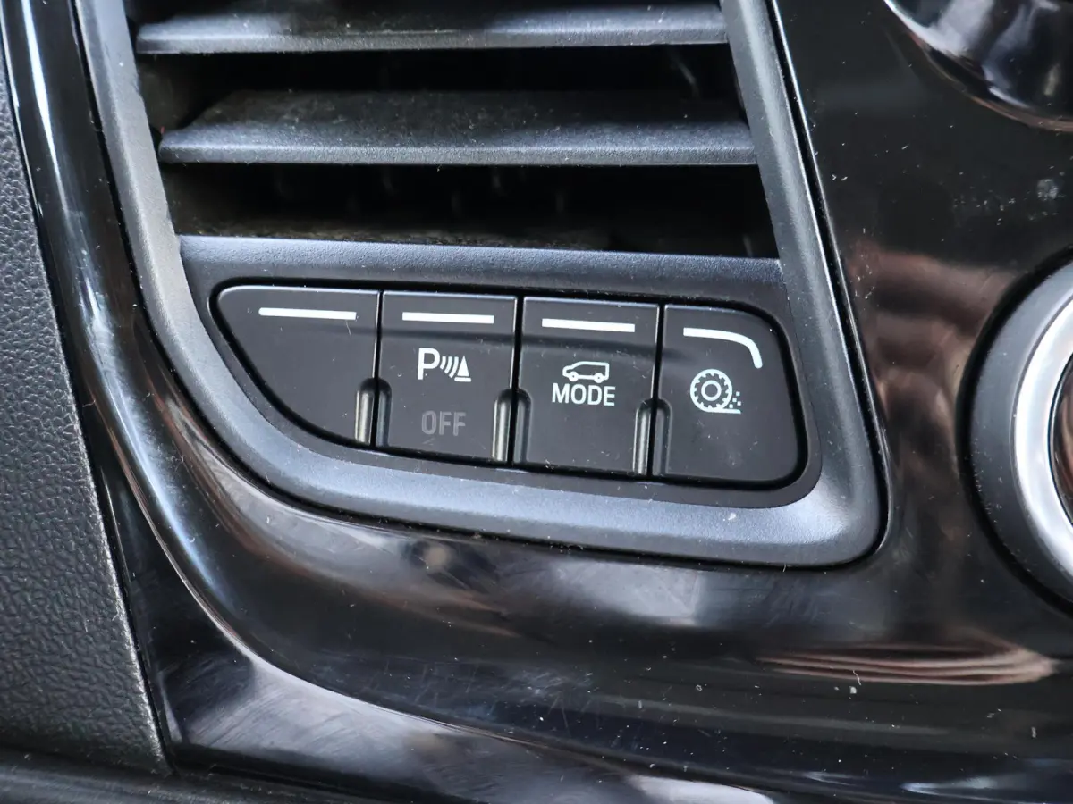 320 2.0 TDCI 130 PK TRAIL DUBBEL CABINE L2H1 6-PERS. + LEDER | RAPTOR GRILLE | CARPLAY | CAMERA | LMV