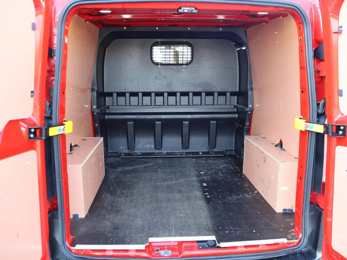 320 2.0 TDCI 130 PK TRAIL DUBBEL CABINE L2H1 6-PERS. + LEDER | RAPTOR GRILLE | CARPLAY | CAMERA | LMV