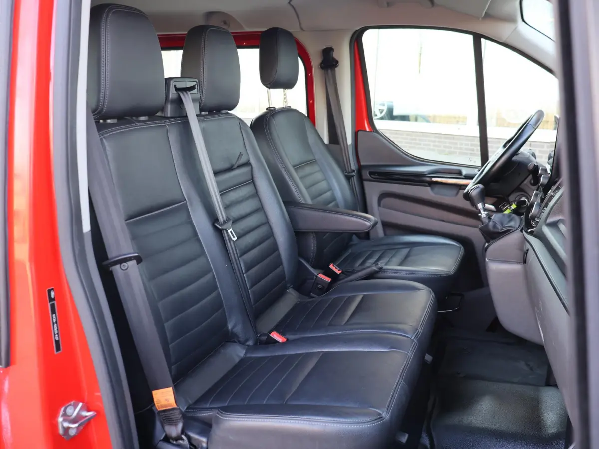 320 2.0 TDCI 130 PK TRAIL DUBBEL CABINE L2H1 6-PERS. + LEDER | RAPTOR GRILLE | CARPLAY | CAMERA | LMV