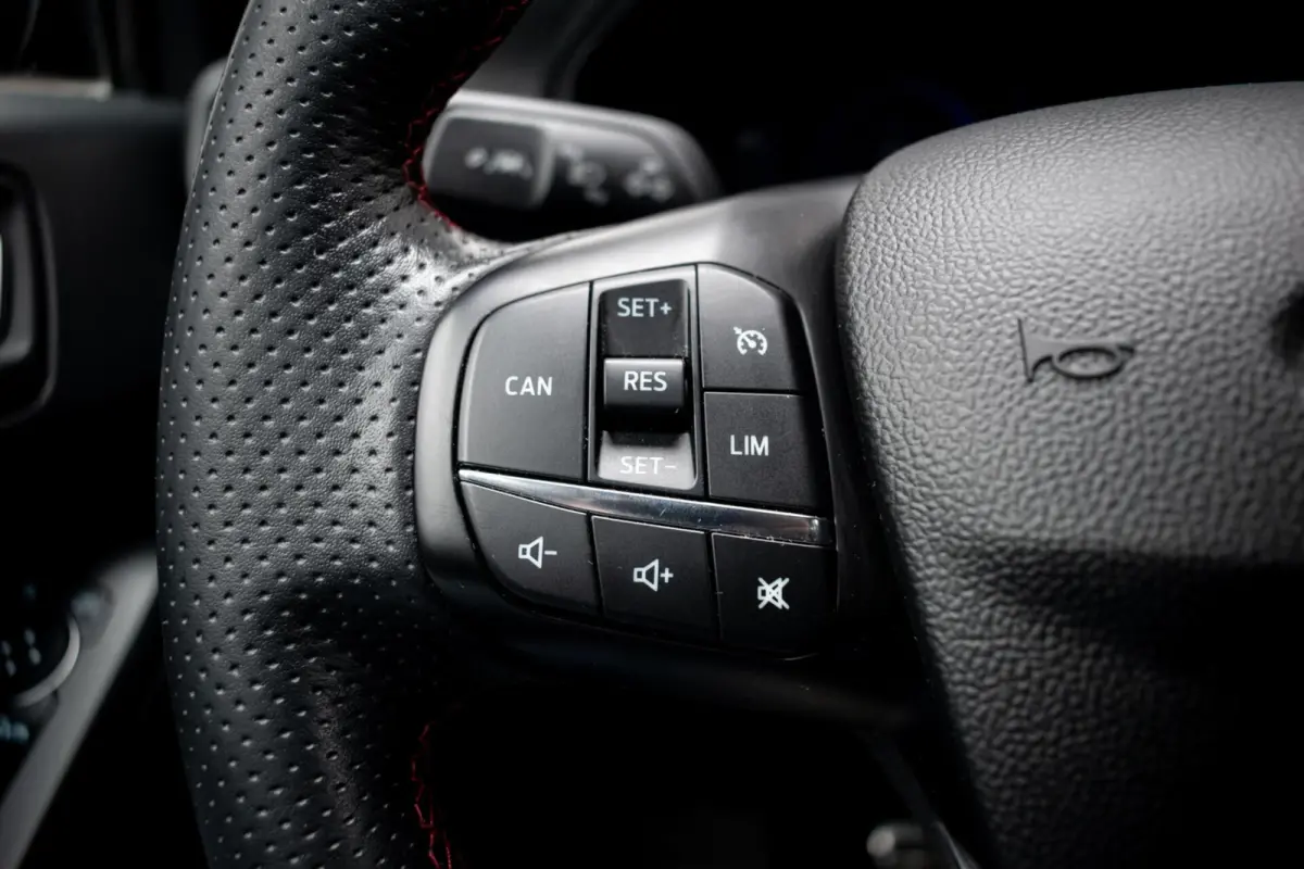 1.0 EcoBoost Hybrid ST Line X|CAMERA|CLIMATE|NAVI|CARPLAY|PDC