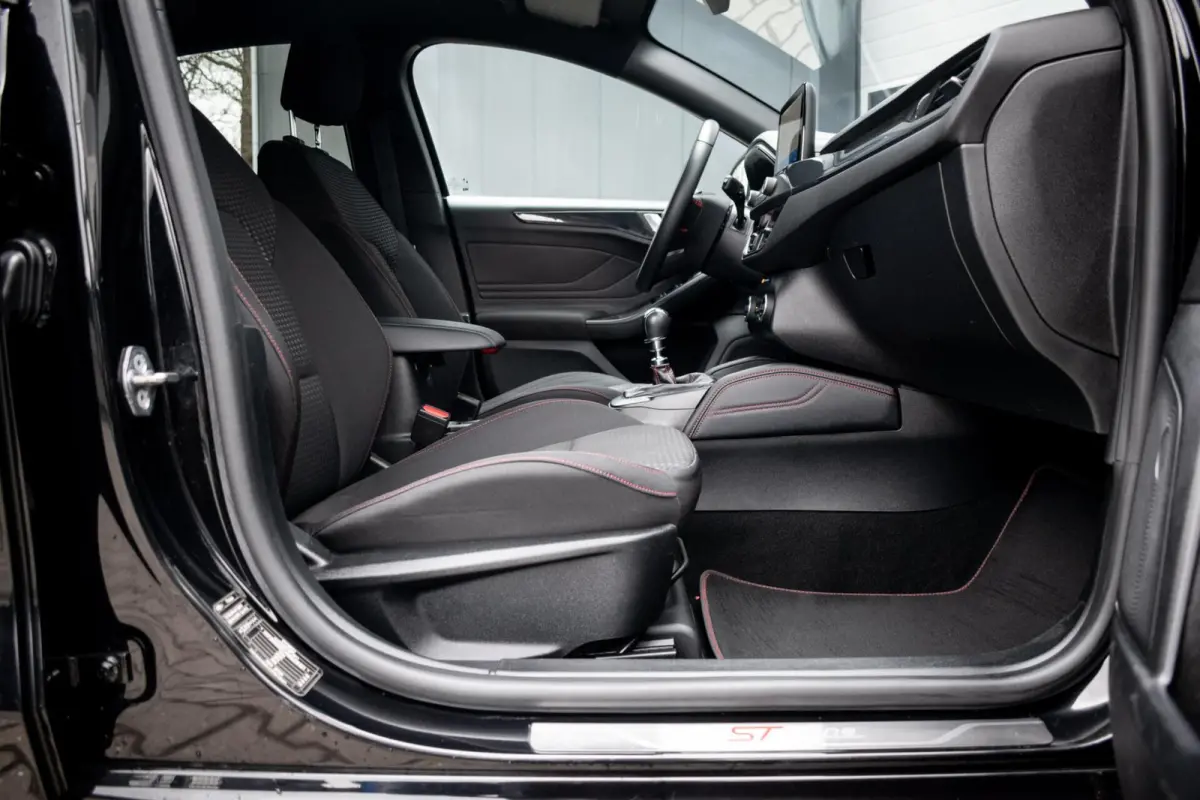 1.0 EcoBoost Hybrid ST Line X|CAMERA|CLIMATE|NAVI|CARPLAY|PDC