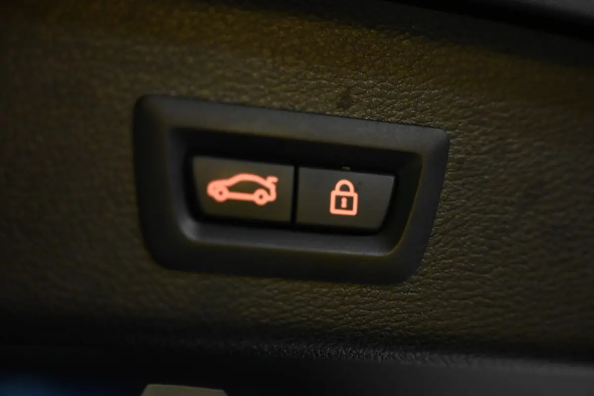 XDrive35i High Executive - Stuurverwarming - Achterbank Verwarmd - Xenon - Keyless Entry - Panoramadak - Navigatie Prof -