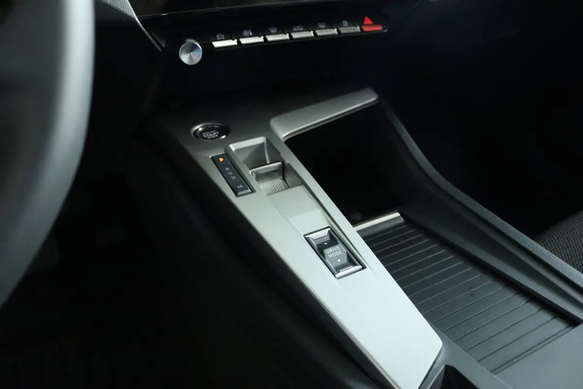 1.2 Hybrid 145 e-DCS6 Allure | Adapt. Cruise | 360 Camera | Navi | Carplay | LMV | LED | PDC | Climate