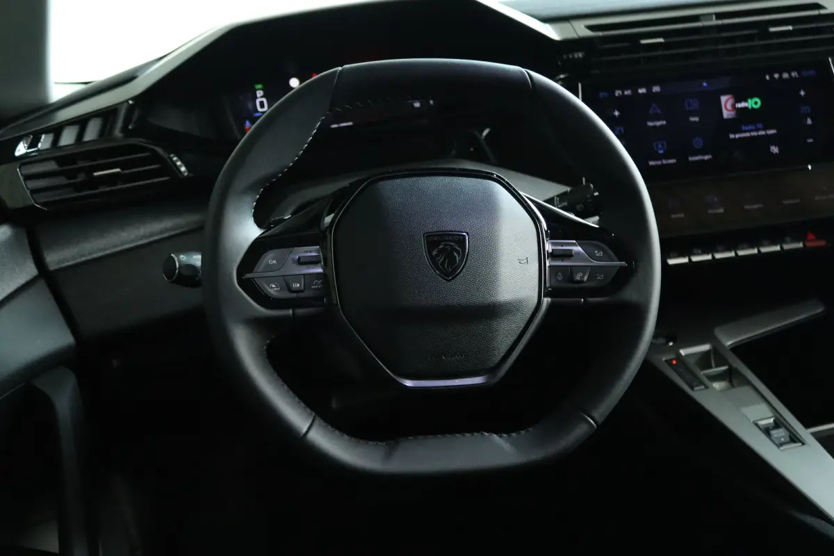 1.2 Hybrid 145 e-DCS6 Allure | Adapt. Cruise | 360 Camera | Navi | Carplay | LMV | LED | PDC | Climate