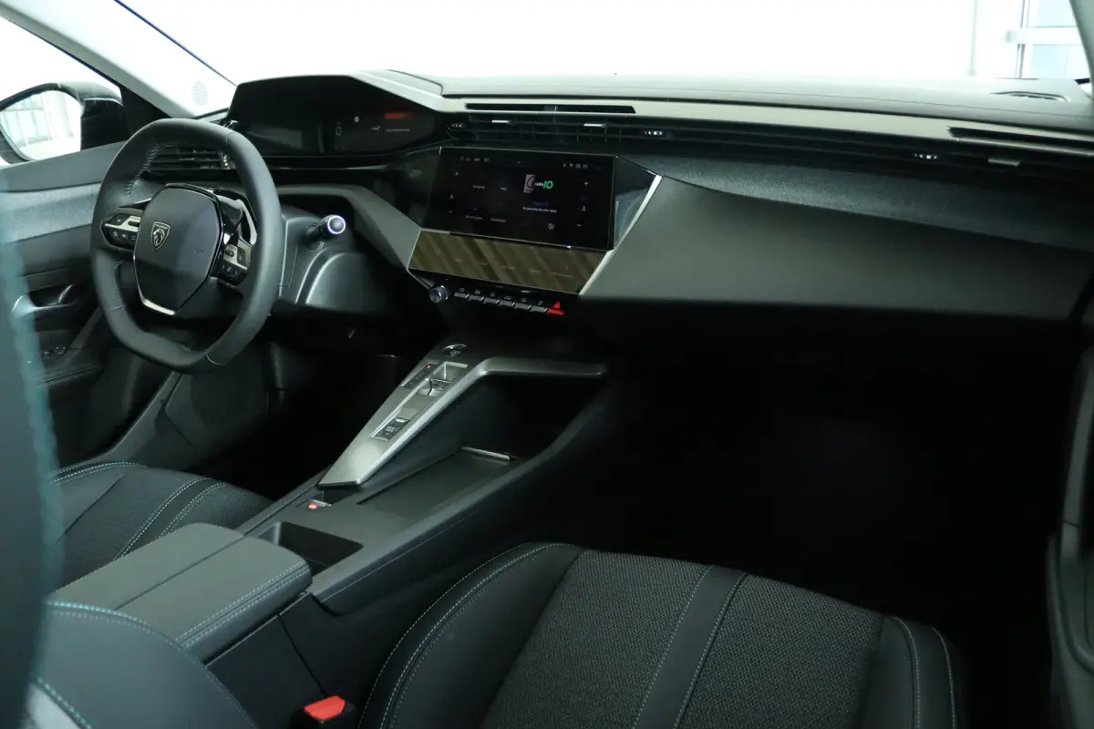 1.2 Hybrid 145 e-DCS6 Allure | Adapt. Cruise | 360 Camera | Navi | Carplay | LMV | LED | PDC | Climate