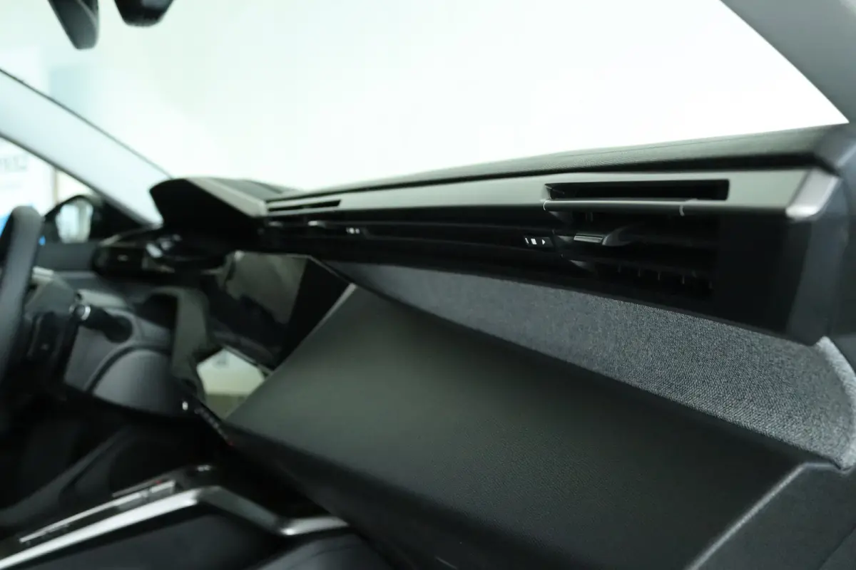 1.2 Hybrid 145 e-DCS6 Allure | Adapt. Cruise | 360 Camera | Navi | Carplay | LMV | LED | PDC | Climate