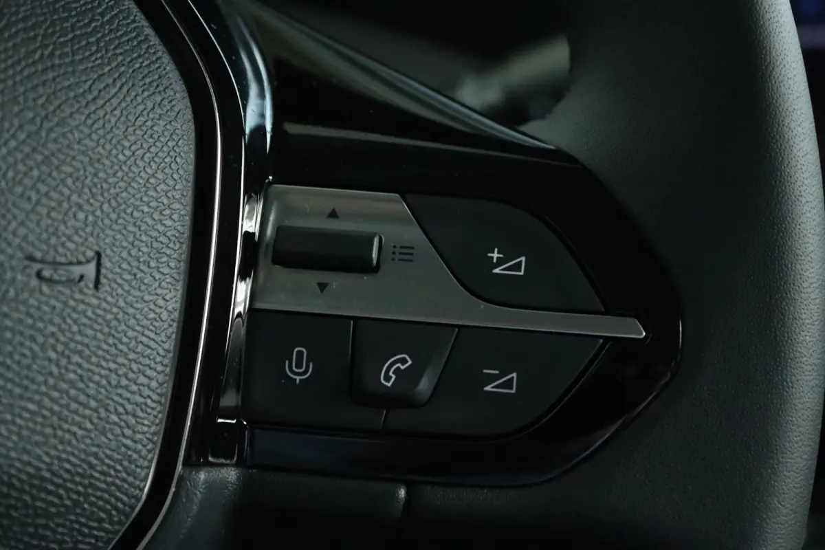 1.2 Hybrid 145 e-DCS6 Allure | Adapt. Cruise | 360 Camera | Navi | Carplay | LMV | LED | PDC | Climate