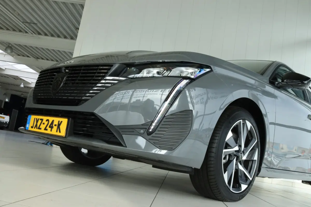 1.2 Hybrid 145 e-DCS6 Allure | Adapt. Cruise | 360 Camera | Navi | Carplay | LMV | LED | PDC | Climate