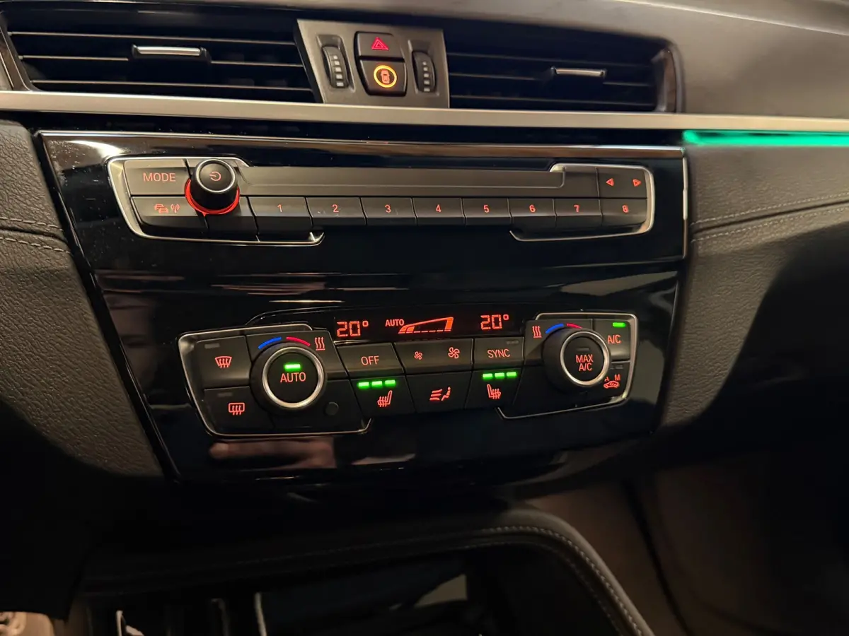 XDrive25e X-line - Trekhaak - Camera - Stoelverwarming