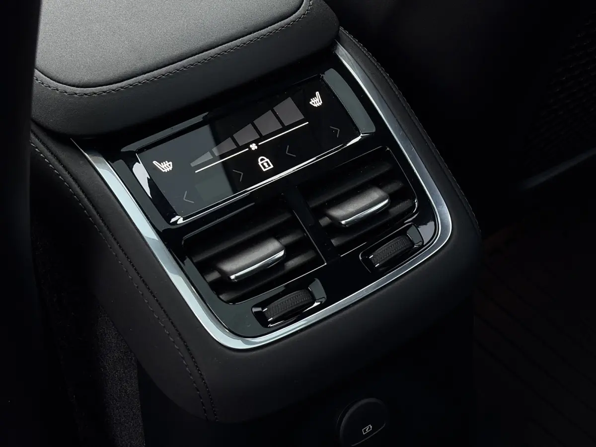 2.0 T8 Ultra Dark | Pano | Trekhaak | Bowers&Wilkins | Memory | 360 camera | Head Up | Plug-in hybrid AWD