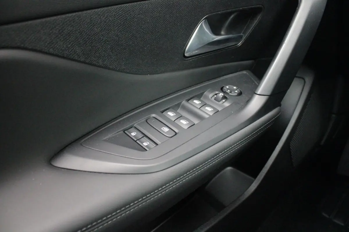 1.2 Hybrid 145PK ALLURE | ACHTERUITRIJ CAMERA | KEYLESS ENTRY/START | DRAADLOOS APPLE CARPLAY/ANDROID AUTO | DRAADLOOS TELEFOONLADEN | DAB+ RADIO | NAVIGATIE | ADAPTIVE CRUISE CONTROL | 19" 