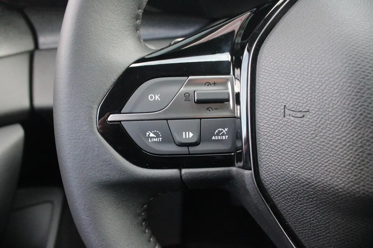 1.2 Hybrid 145PK ALLURE | ACHTERUITRIJ CAMERA | KEYLESS ENTRY/START | DRAADLOOS APPLE CARPLAY/ANDROID AUTO | DRAADLOOS TELEFOONLADEN | DAB+ RADIO | NAVIGATIE | ADAPTIVE CRUISE CONTROL | 19" 