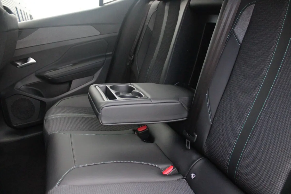 1.2 Hybrid 145PK ALLURE | ACHTERUITRIJ CAMERA | KEYLESS ENTRY/START | DRAADLOOS APPLE CARPLAY/ANDROID AUTO | DRAADLOOS TELEFOONLADEN | DAB+ RADIO | NAVIGATIE | ADAPTIVE CRUISE CONTROL | 19" 