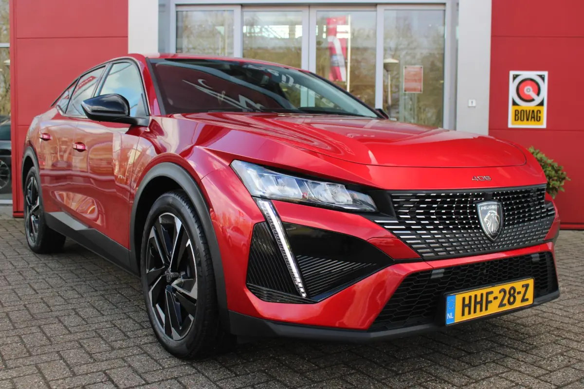 1.2 Hybrid 145PK ALLURE | ACHTERUITRIJ CAMERA | KEYLESS ENTRY/START | DRAADLOOS APPLE CARPLAY/ANDROID AUTO | DRAADLOOS TELEFOONLADEN | DAB+ RADIO | NAVIGATIE | ADAPTIVE CRUISE CONTROL | 19" 
