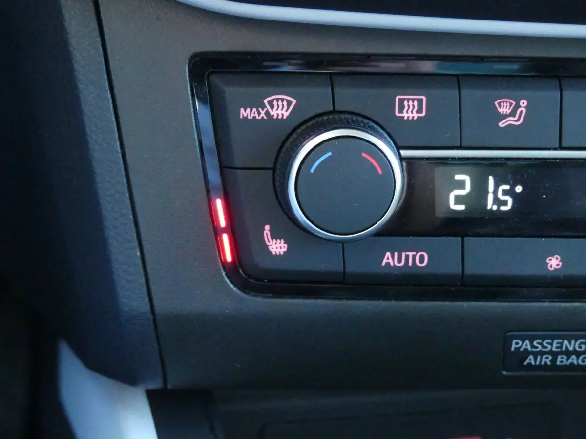 1.0 TSI Style Business Intense / Virtual / Stoelverwarming