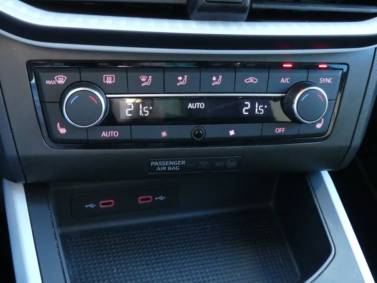 1.0 TSI Style Business Intense / Virtual / Stoelverwarming