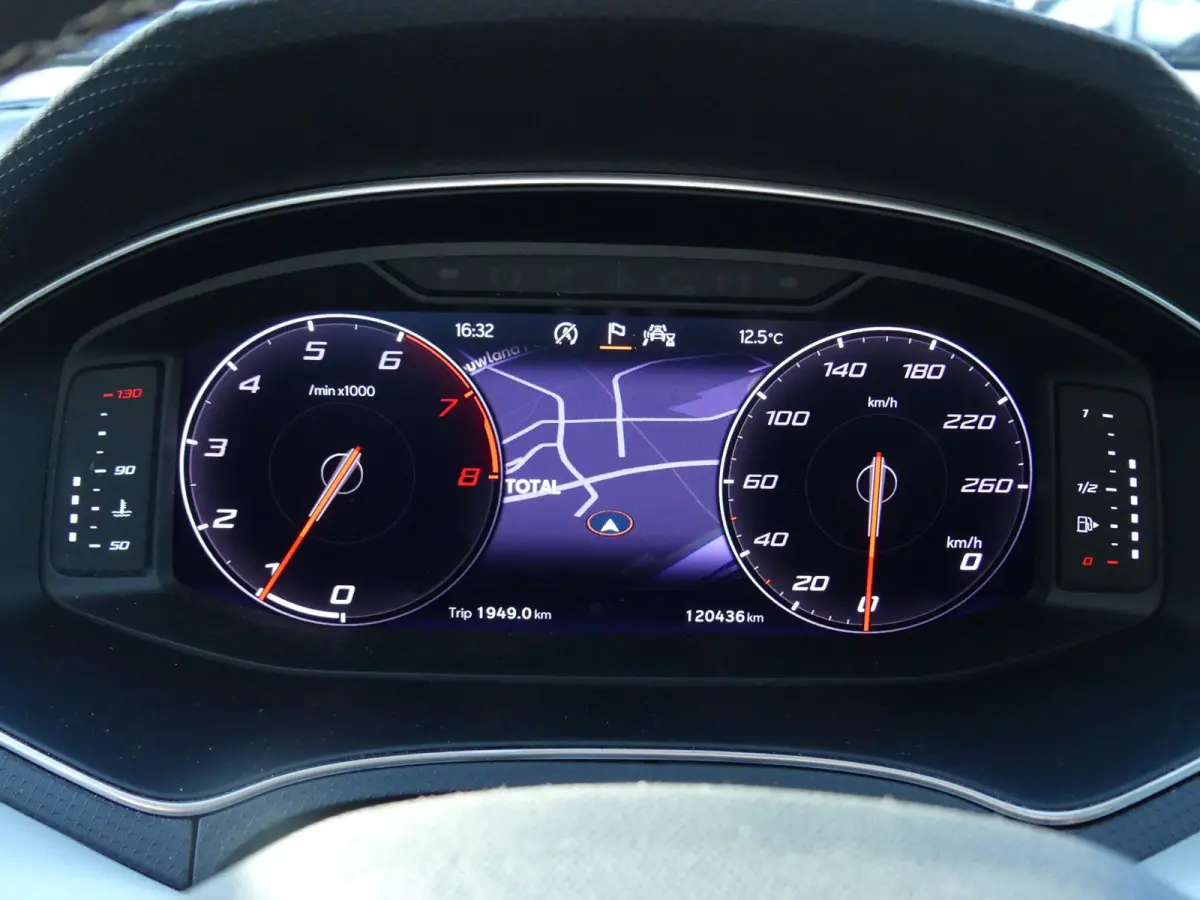 1.0 TSI Style Business Intense / Virtual / Stoelverwarming