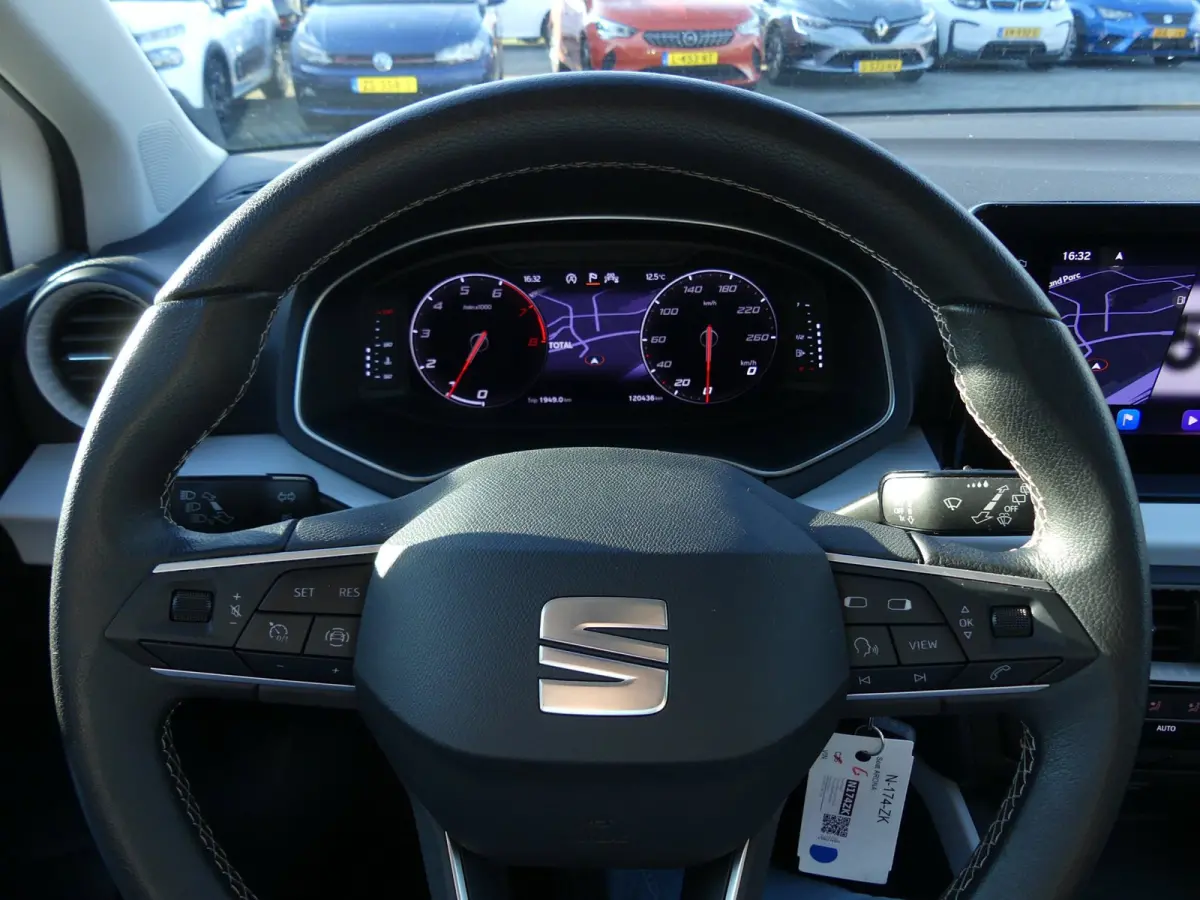 1.0 TSI Style Business Intense / Virtual / Stoelverwarming