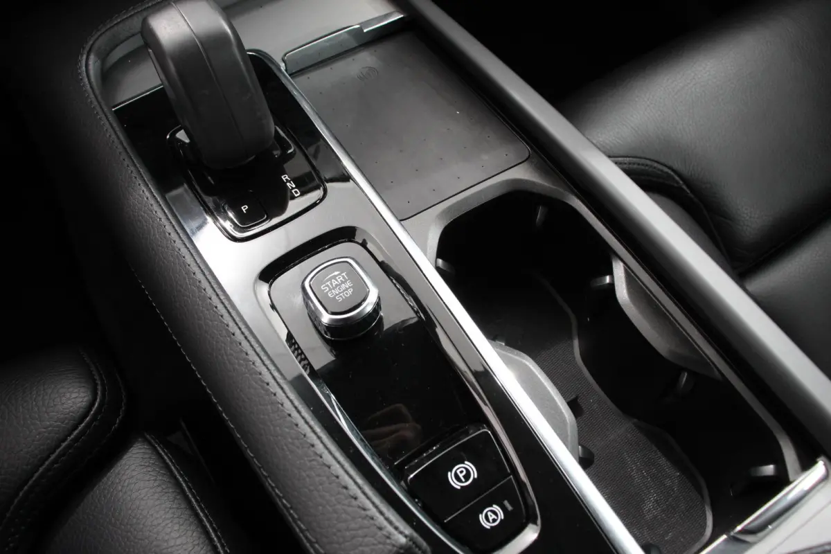 2.0 T8 Recharge AWD Inscription Expression Navigatie Apple Carplay/Android Auto Parkeersensoren Stoel- en stuurverwarming Adaptieve Cruise Control Virtual Cockpit Elektrisch inklapbare trekh